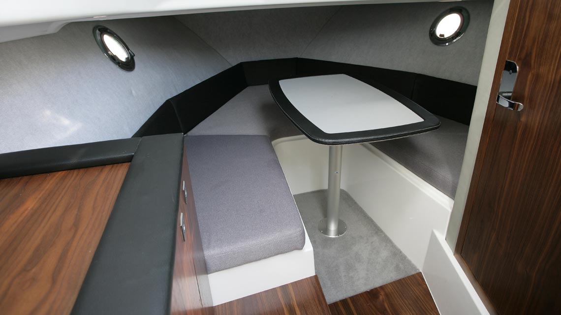 10_Interior_SL702_B_14_WEB