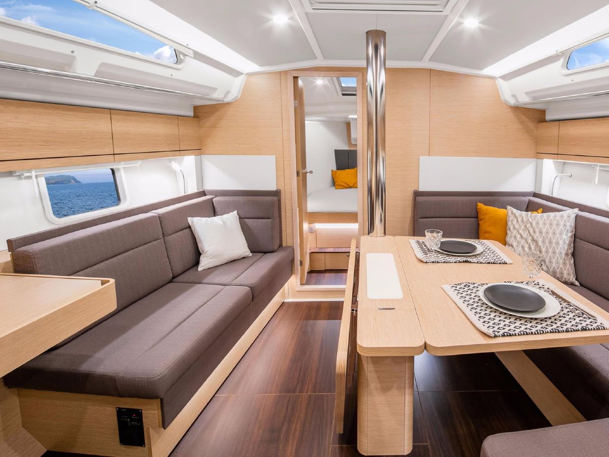 Hanse 418 saloon