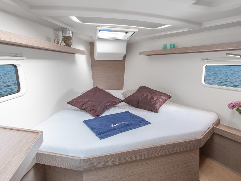 hanse-418-bow cabin